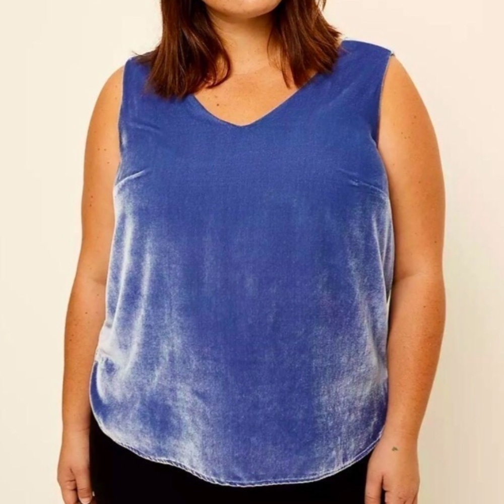 LOFT Velvet Top in blue. Size 18.